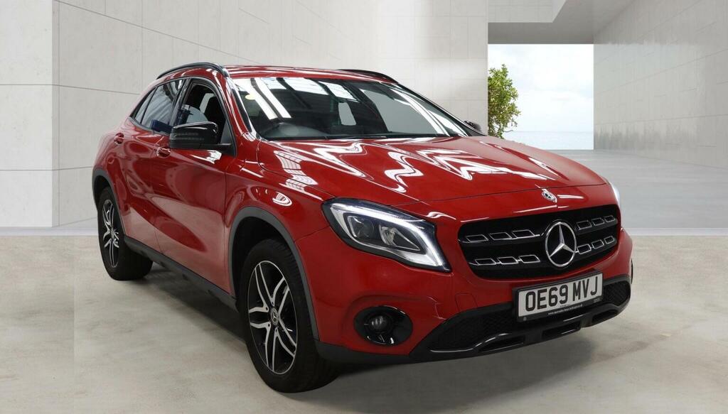 Mercedes-Benz GLA Class 1.6 Gla180 Urban Edition 7G-dct Euro 6 Ss Red