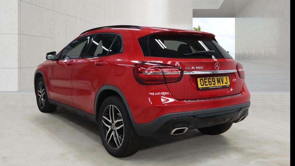Mercedes-Benz GLA Class 1.6 Gla180 Urban Edition 7G-dct Euro 6 Ss Red #3