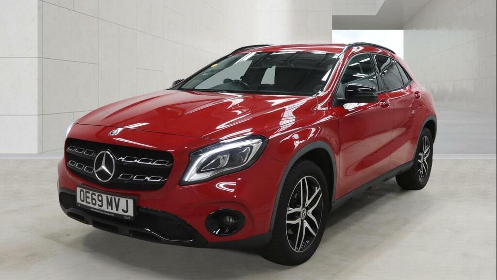 Mercedes-Benz GLA Class 1.6 Gla180 Urban Edition 7G-dct Euro 6 Ss Red #2
