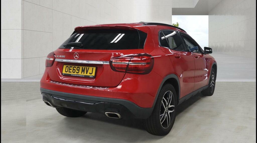 Mercedes-Benz GLA Class 1.6 Gla180 Urban Edition 7G-dct Euro 6 Ss Red #4