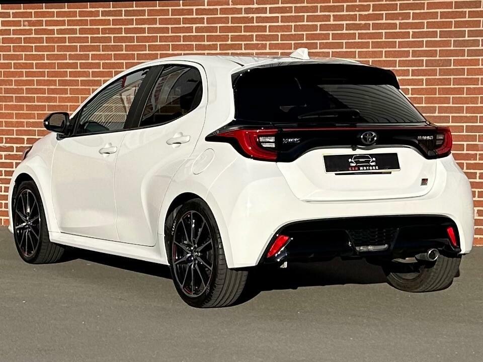 Toyota Yaris Gr Sport White #2