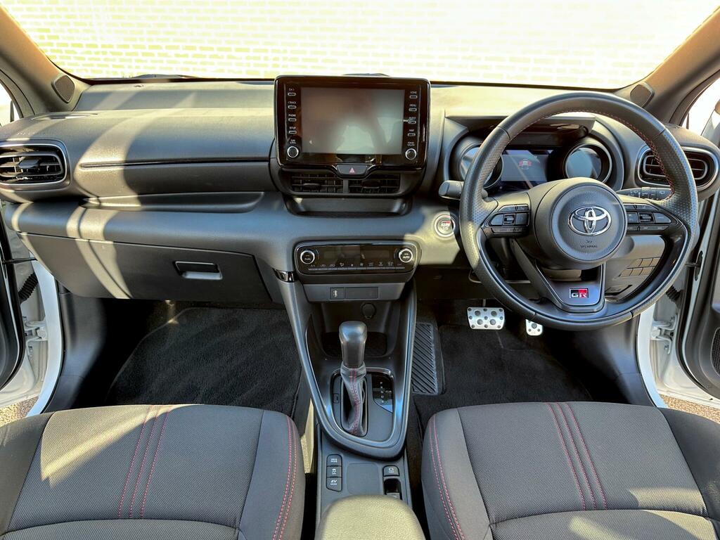Toyota Yaris Gr Sport White #4