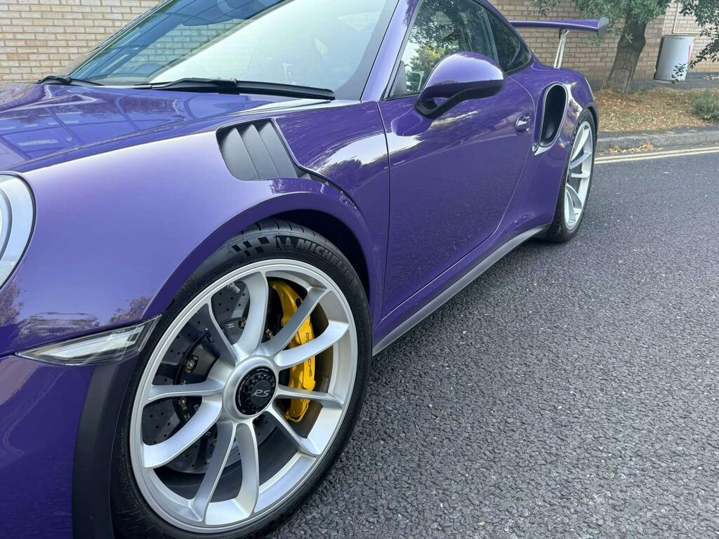 Porsche 911 Coupe White #30
