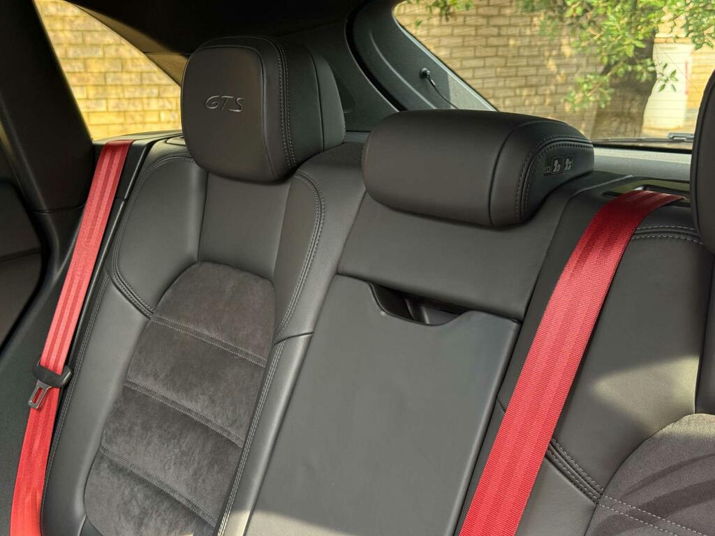 Porsche Macan 3.0 D S Pdk 258 Bhp. 7 Porsche Services-pound Silver #47