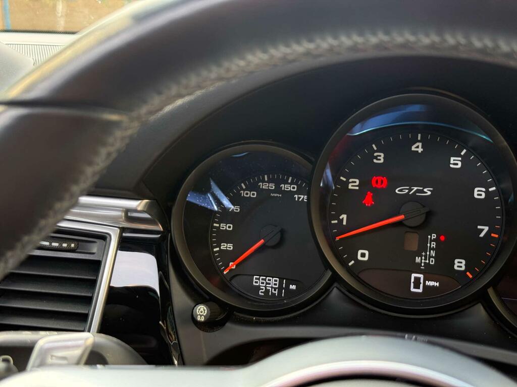 Porsche Macan 3.0 D S Pdk 258 Bhp. 7 Porsche Services-pound Silver #35