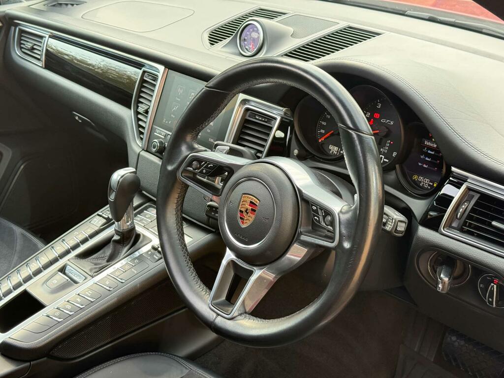 Porsche Macan 3.0 D S Pdk 258 Bhp. 7 Porsche Services-pound Silver #28