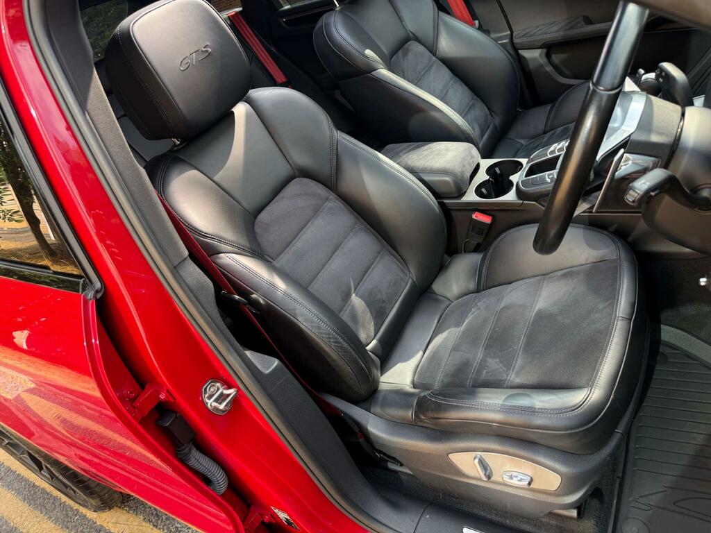 Porsche Macan 3.0 D S Pdk 258 Bhp. 7 Porsche Services-pound Silver #38