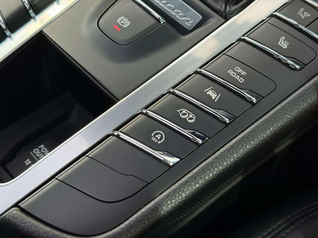 Porsche Macan 3.0 D S Pdk 258 Bhp. 7 Porsche Services-pound Silver #37