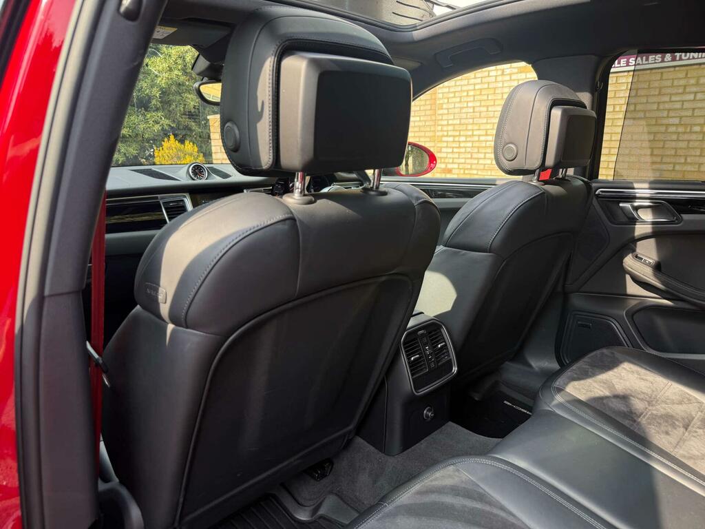 Porsche Macan 3.0 D S Pdk 258 Bhp. 7 Porsche Services-pound Silver #46