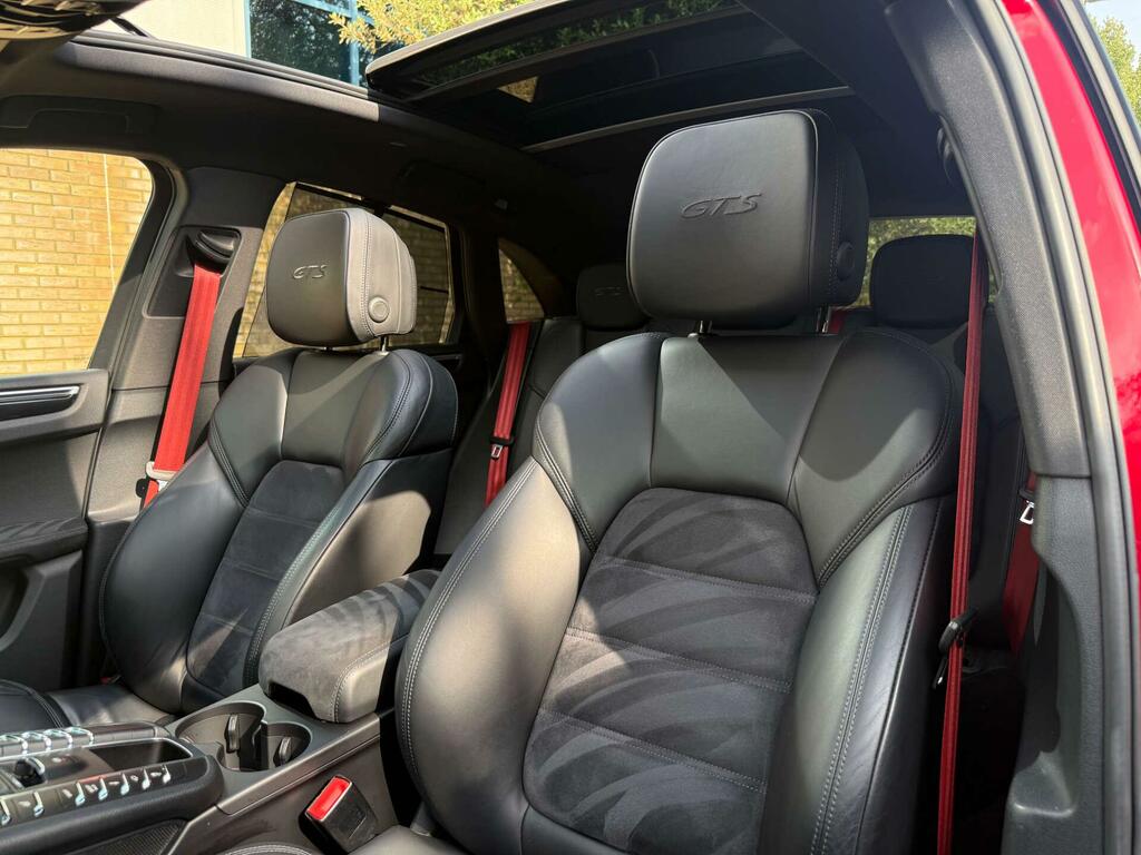 Porsche Macan 3.0 D S Pdk 258 Bhp. 7 Porsche Services-pound Silver #39