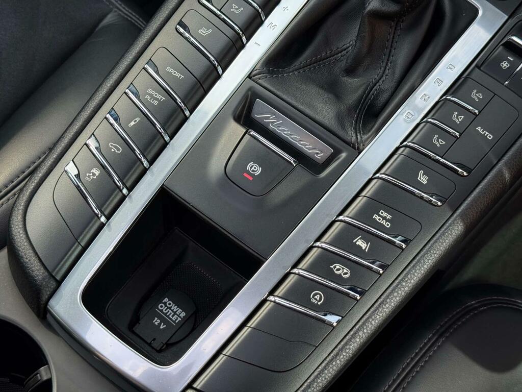 Porsche Macan 3.0 D S Pdk 258 Bhp. 7 Porsche Services-pound Silver #29