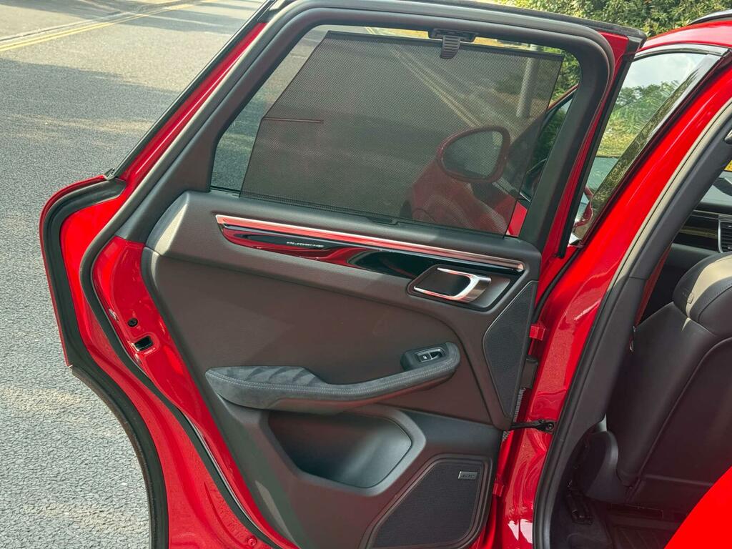 Porsche Macan 3.0 D S Pdk 258 Bhp. 7 Porsche Services-pound Silver #60