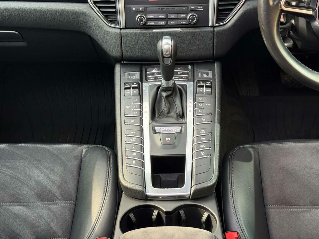 Porsche Macan 3.0 D S Pdk 258 Bhp. 7 Porsche Services-pound Silver #33