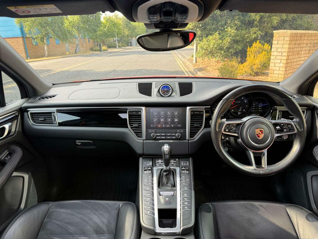 Porsche Macan 3.0 D S Pdk 258 Bhp. 7 Porsche Services-pound Silver #32