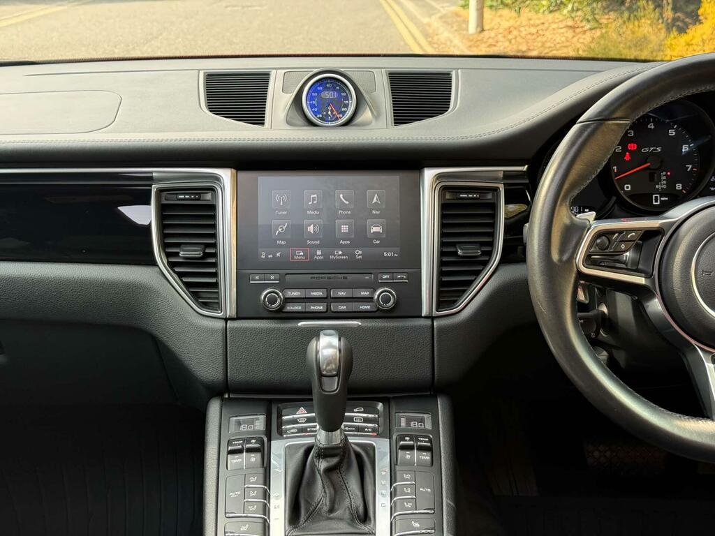 Porsche Macan 3.0 D S Pdk 258 Bhp. 7 Porsche Services-pound Silver #30
