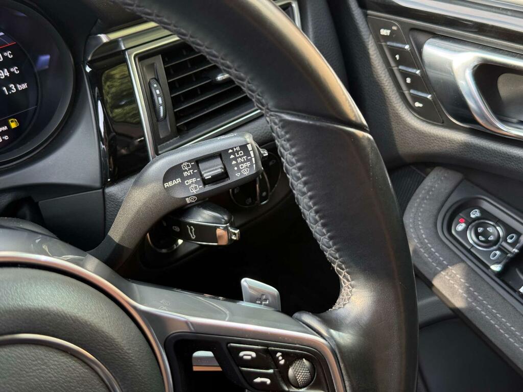 Porsche Macan 3.0 D S Pdk 258 Bhp. 7 Porsche Services-pound Silver #51