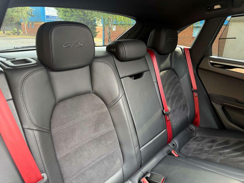 Porsche Macan 3.0 D S Pdk 258 Bhp. 7 Porsche Services-pound Silver #43