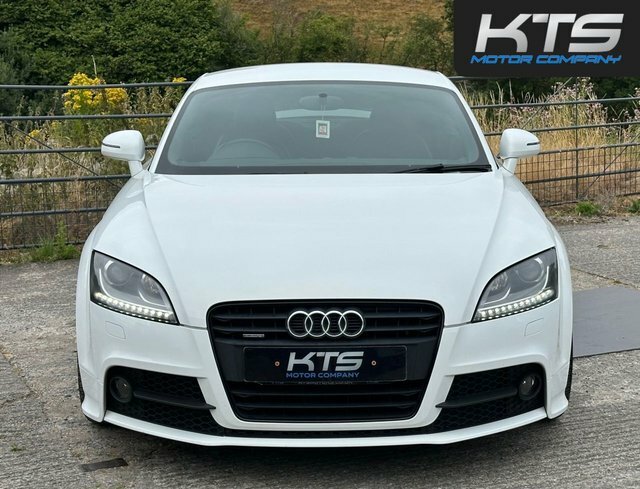 Audi TT Tfsi Black Edition Coupe White #2