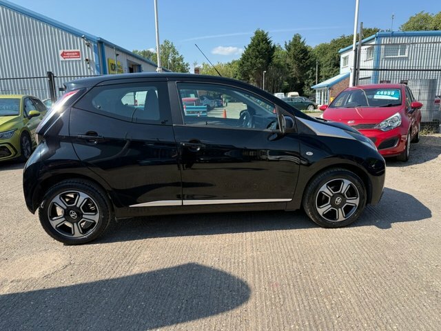 Toyota Aygo 1.0 Vvt-i X-clusiv Hatchback Eur Black #2
