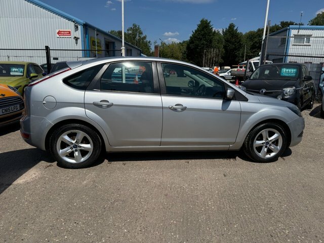 Ford Focus 1.8 Zetec Hatchback 169 G Km 12 Silver #2
