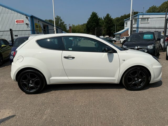 Alfa Romeo MiTo 875 Tb Twinair Speciale Hatchback Manua White #2