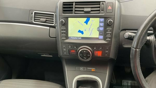 Toyota Verso 1.8 V-matic Active E Silver #11
