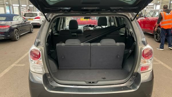 Toyota Verso 1.8 V-matic Active E Silver #7