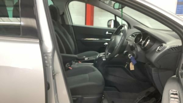 Peugeot 5008 E-hdi Active Grey #11