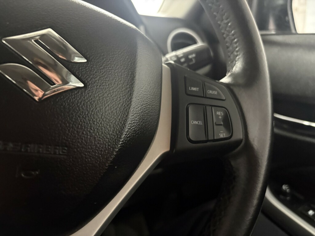 Suzuki Vitara 2018 68 Sz-t White #29