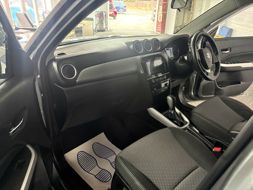 Suzuki Vitara 2018 68 Sz-t White #26