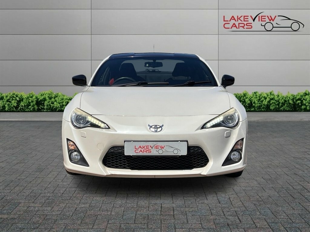 Toyota GT86 Coupe White #5
