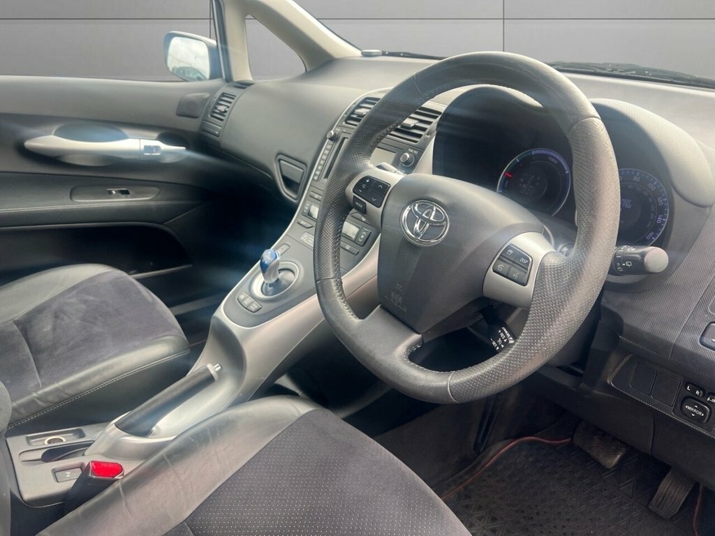 Toyota Auris 1.8L T Spirit Silver #4
