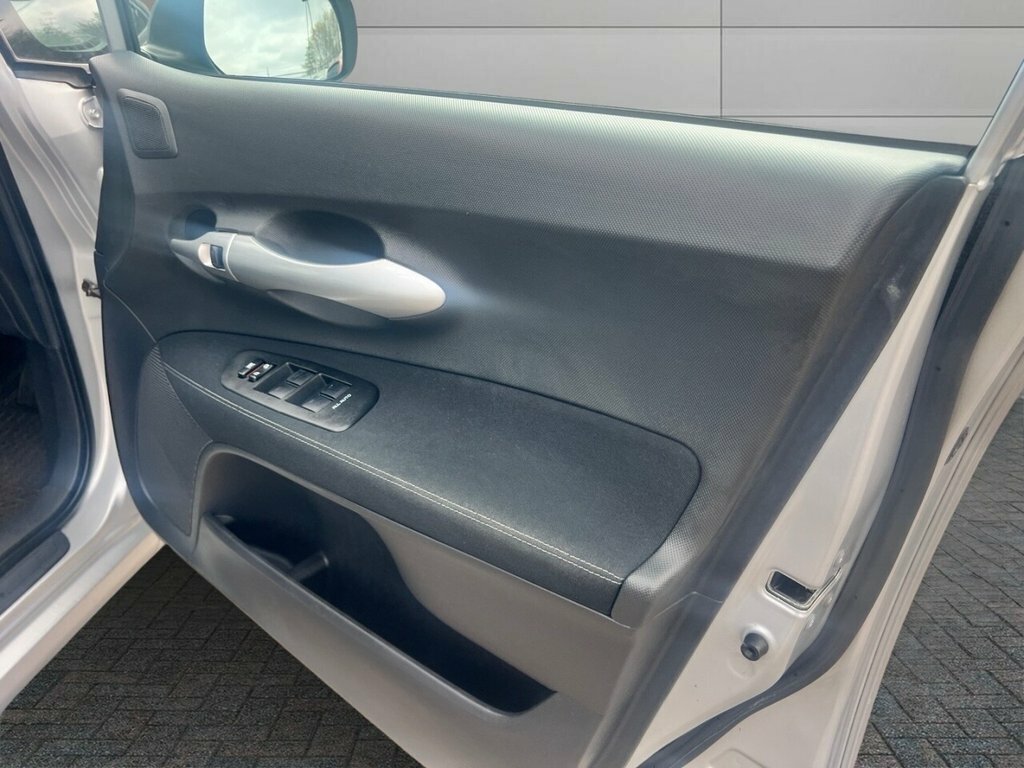 Toyota Auris Vvt-i Edition 5-Door Silver #11