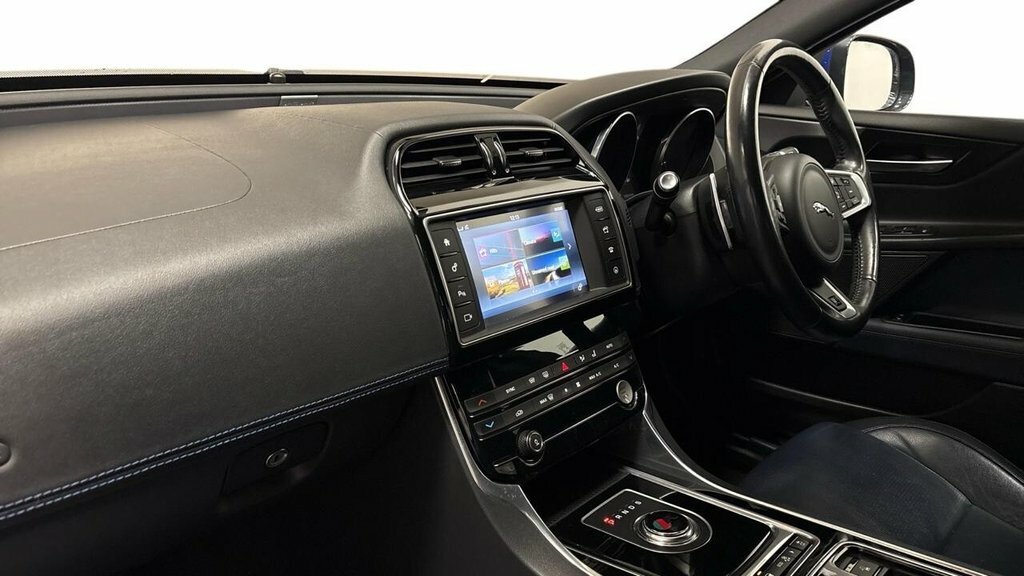 Jaguar XE Black #8