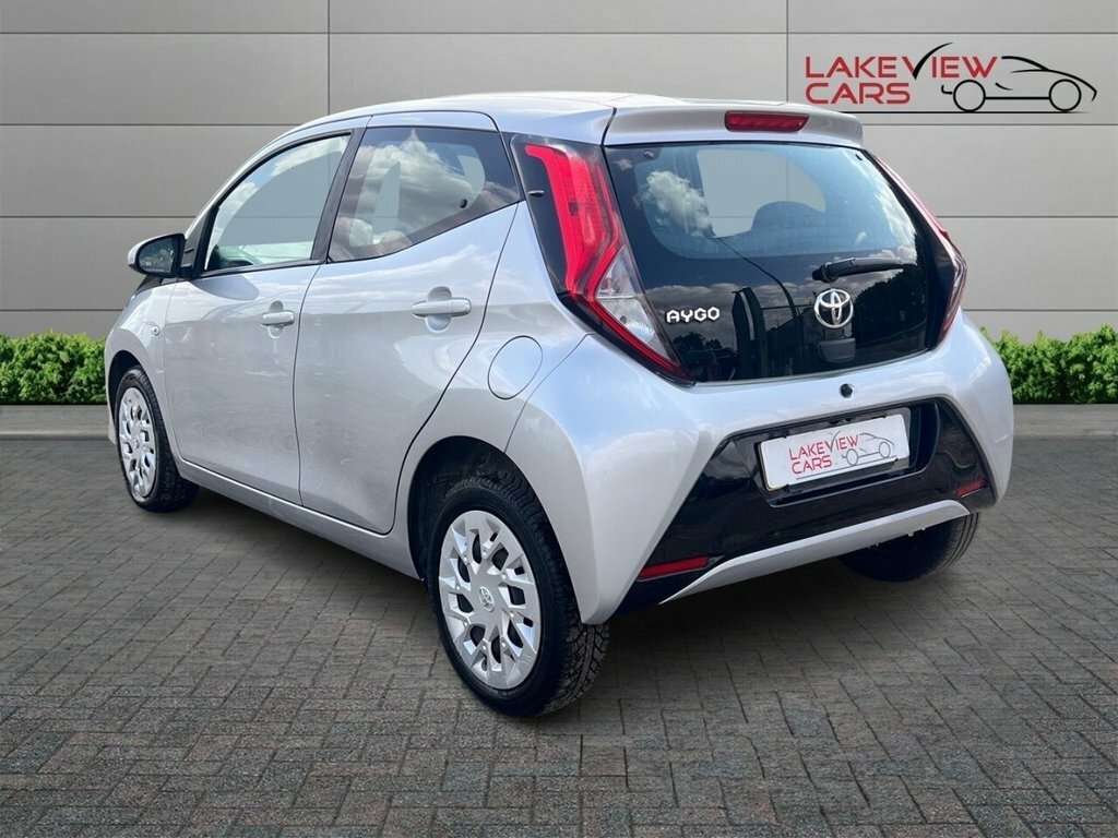Toyota Aygo 1L X-play Silver #2