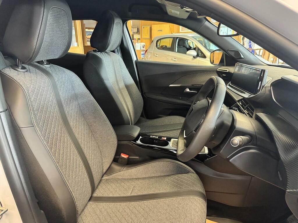 Peugeot 2008 1.2 Puretech Active Red #12