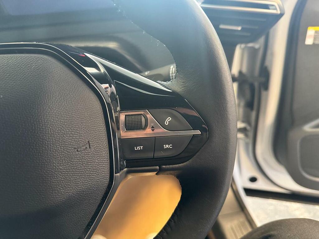Peugeot 2008 1.2 Puretech Active Red #22