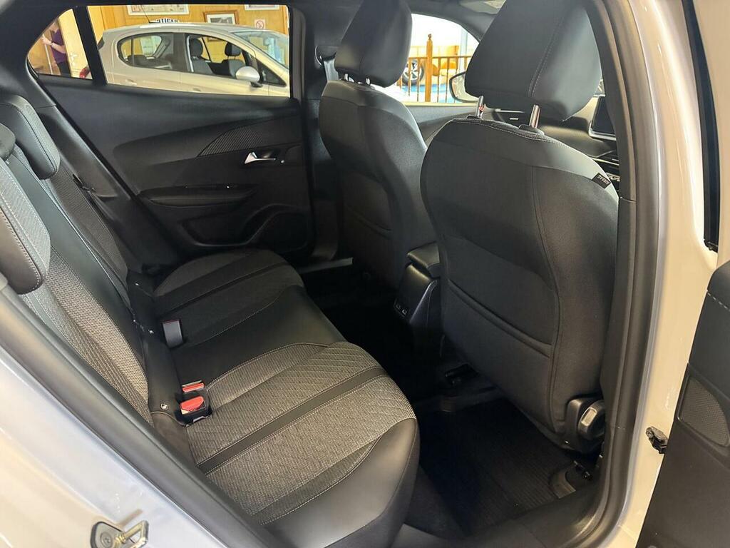Peugeot 2008 1.2 Puretech Active Red #17