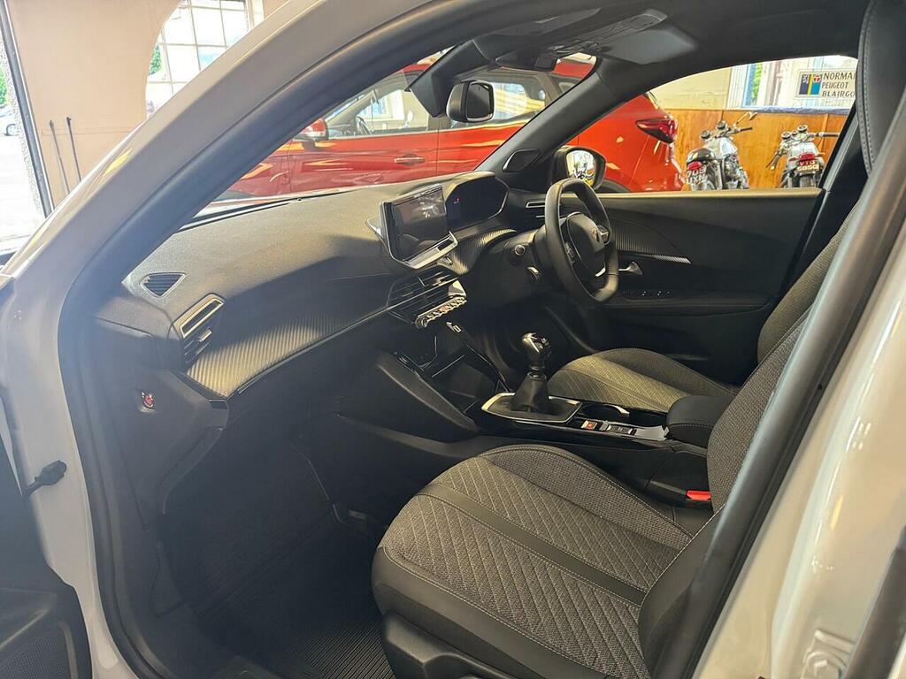 Peugeot 2008 1.2 Puretech Active Red #39