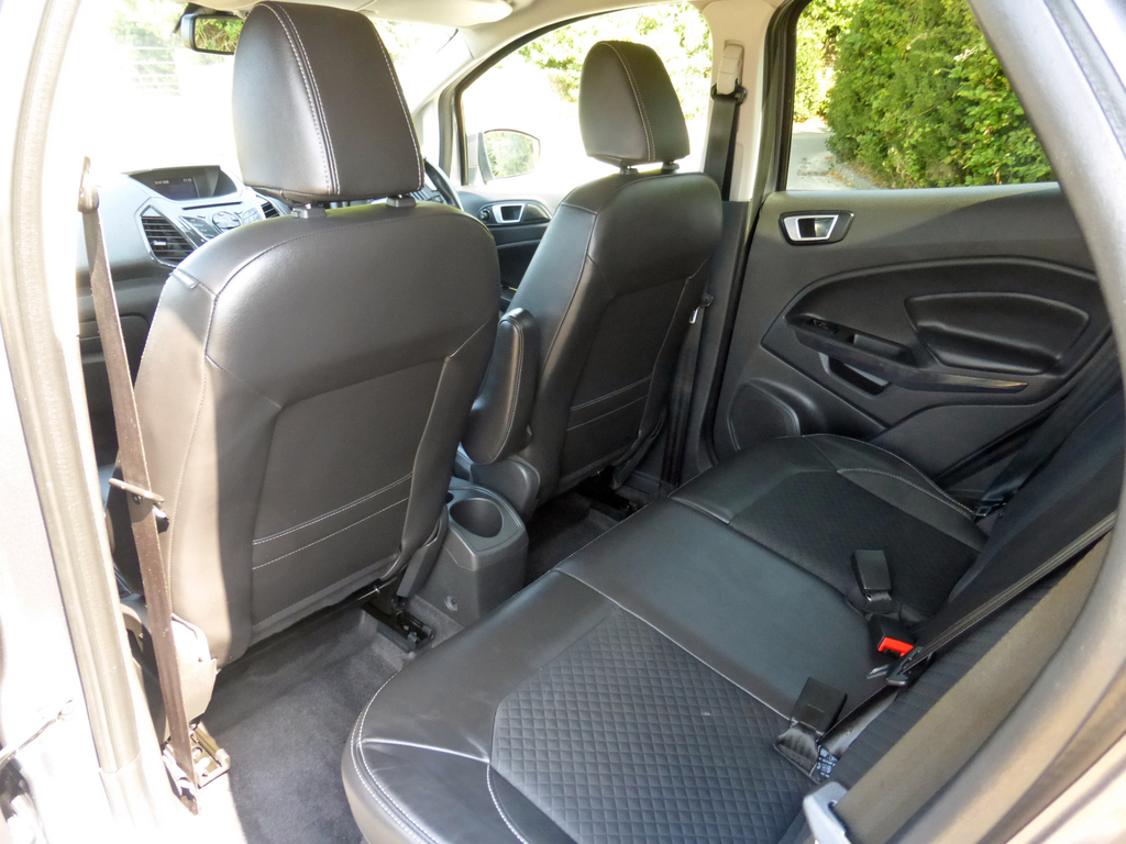 Ford Ecosport White #10