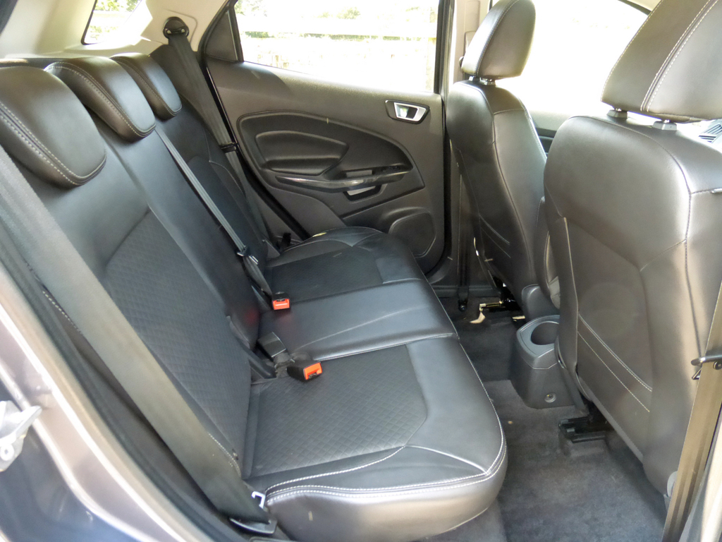 Ford Ecosport White #12