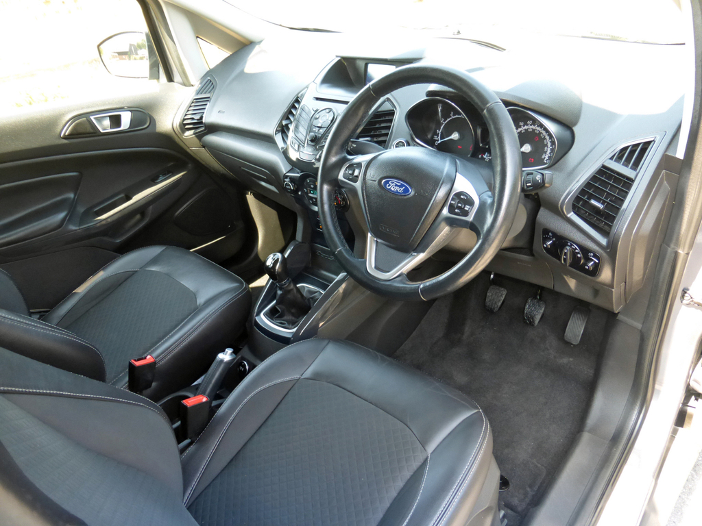 Ford Ecosport White #15