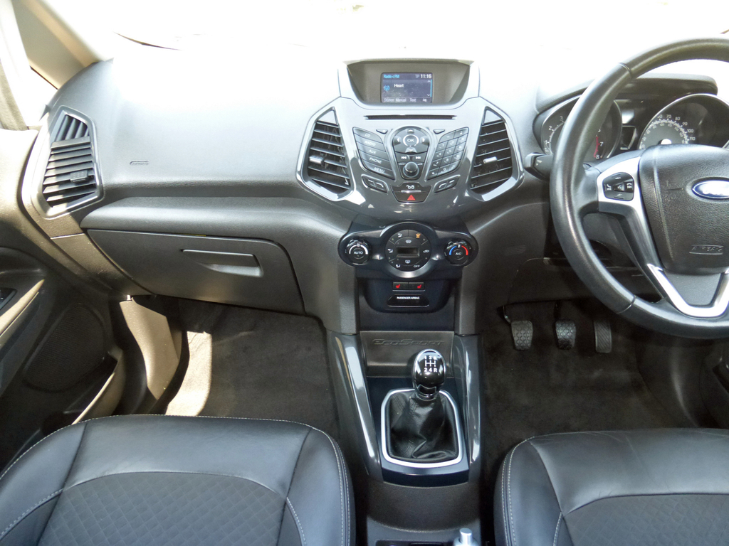 Ford Ecosport White #17