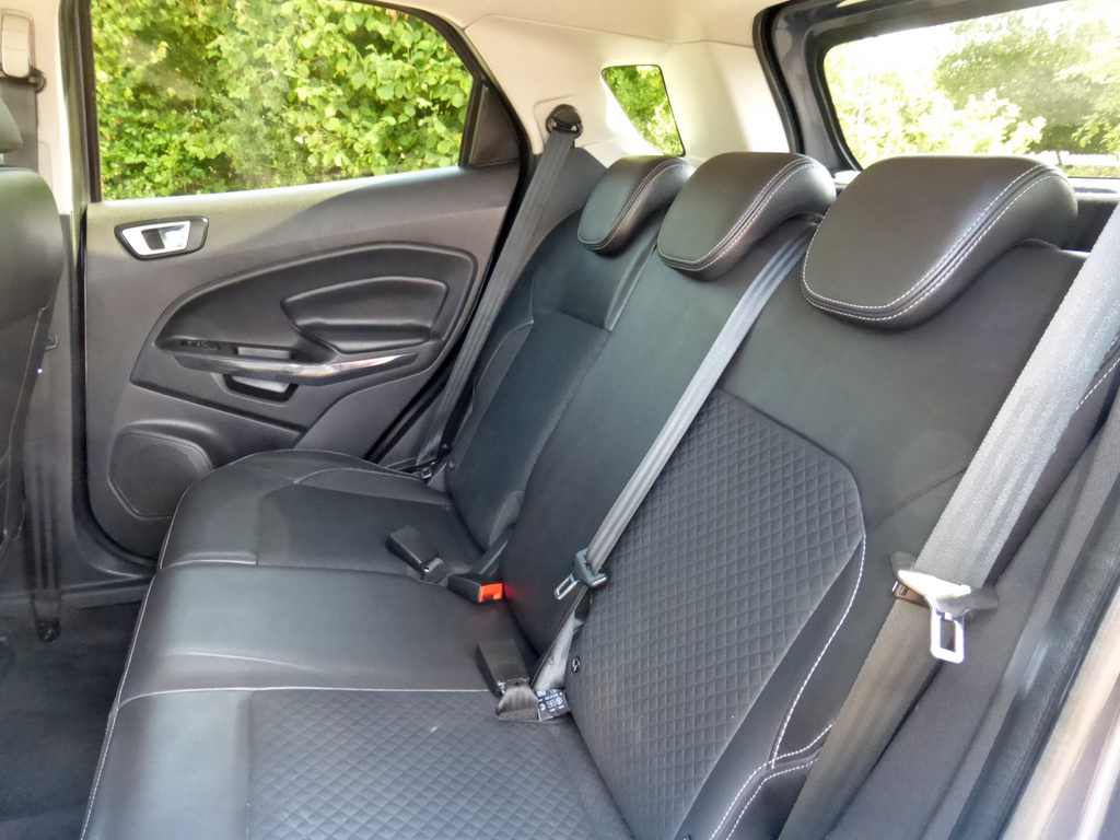 Ford Ecosport White #11