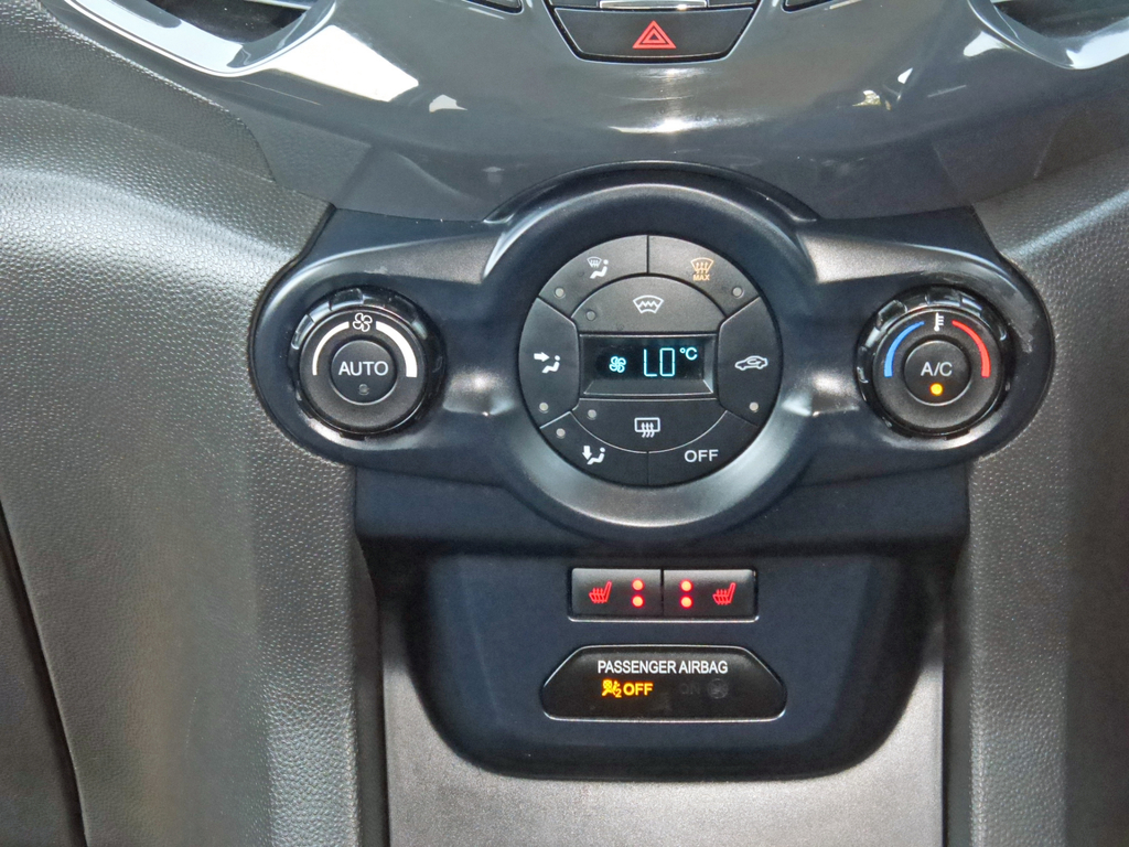 Ford Ecosport White #23