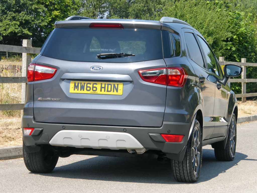 Ford Ecosport White #8