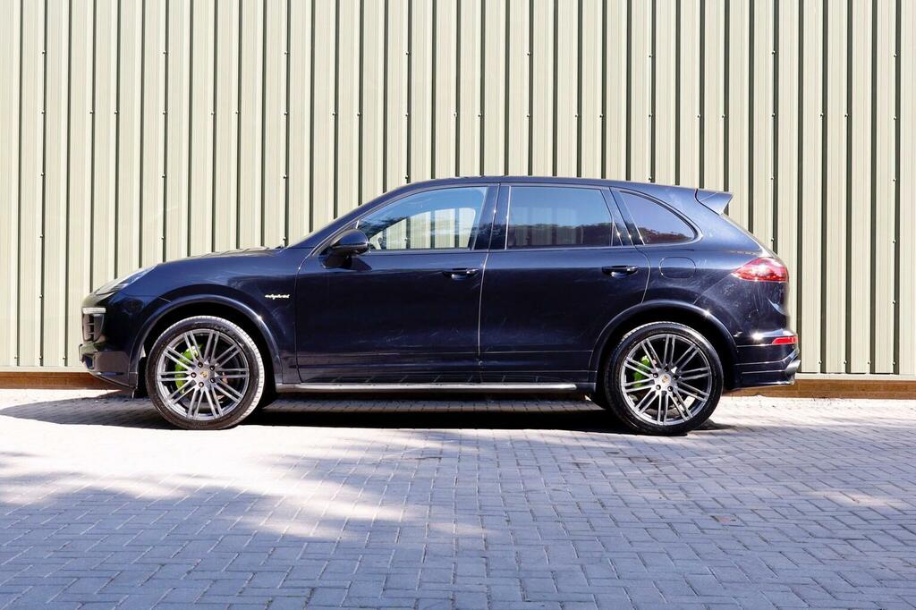 Porsche Cayenne 3.0 V6 E-hybrid S Platinum Edition Tiptronics 4Wd Black #4