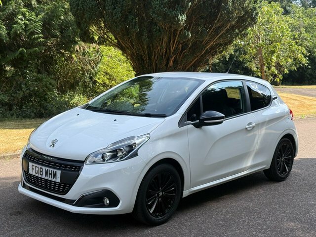 Peugeot 208 Puretech Black Edition Hatchback White #4