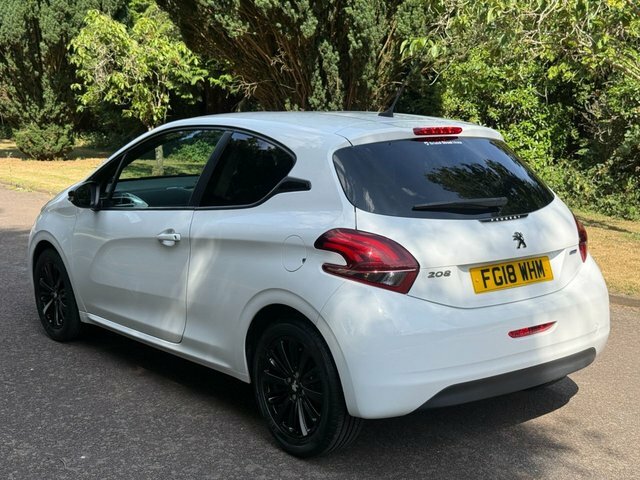 Peugeot 208 Puretech Black Edition Hatchback White #6