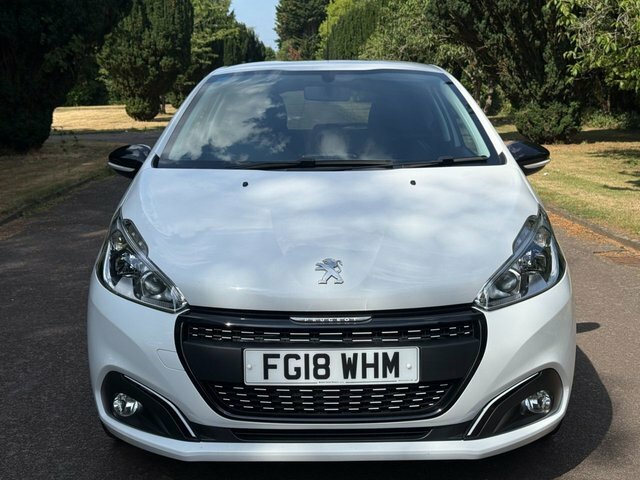 Peugeot 208 Puretech Black Edition Hatchback White #3